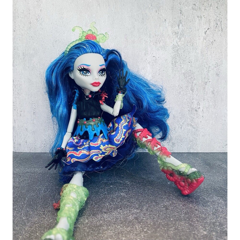 Monster High Sweet Screams Ghoulia Yelps Doll W/Dress And Accessories Mattel